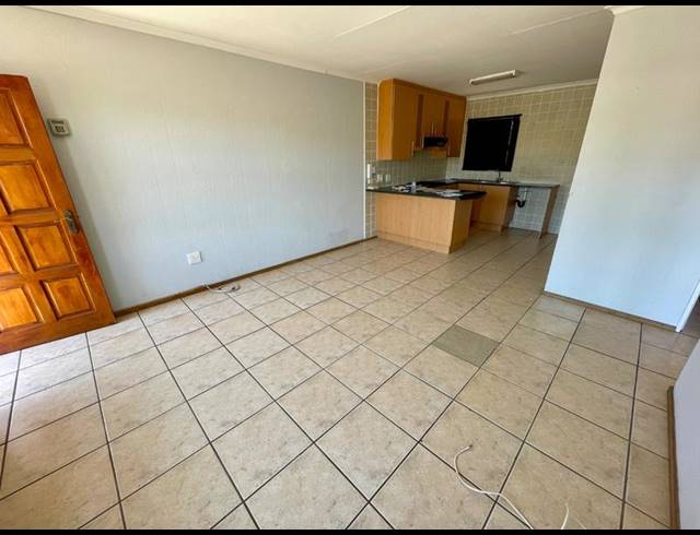 2 BEDROOM TOWNHOUSE FOR SALE IN CHANCLIFF RIDGE
